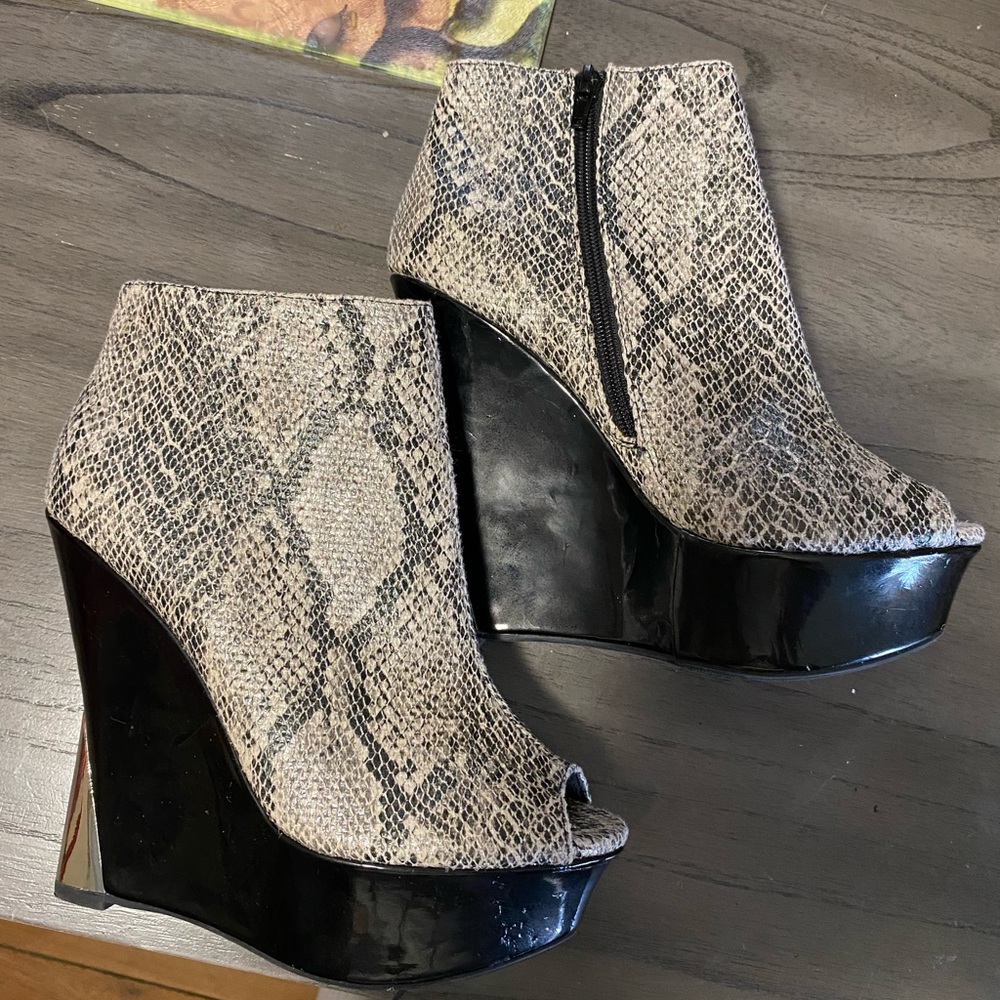 Black Wedge Heels